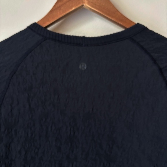Lululemon Rest Less Pullover Top Sz 4 Black Animal Print - Picture 8 of 9